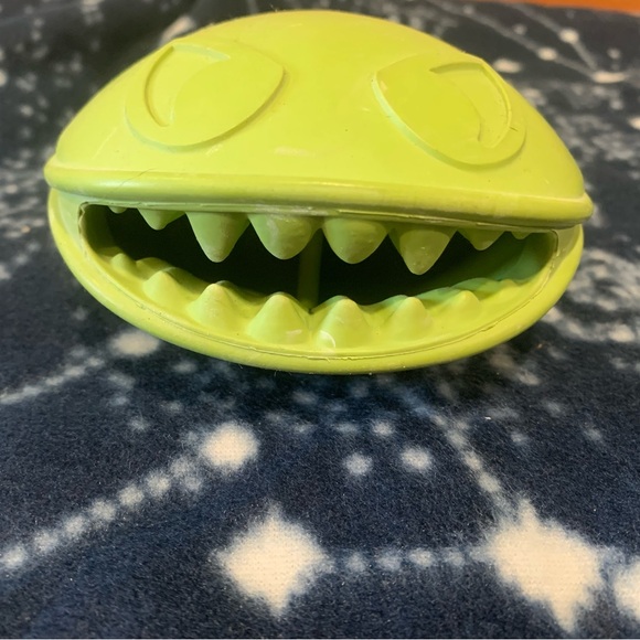 Hyperdog ball launcher and Jolly Pets Monster Mouth treat dispenser. - Picture 3 of 4